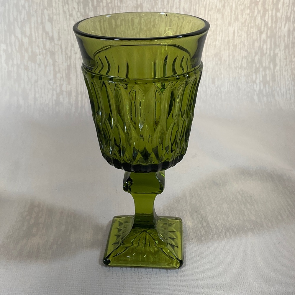 Indiana Glass Mount Vernon Avocado Wine Goblet